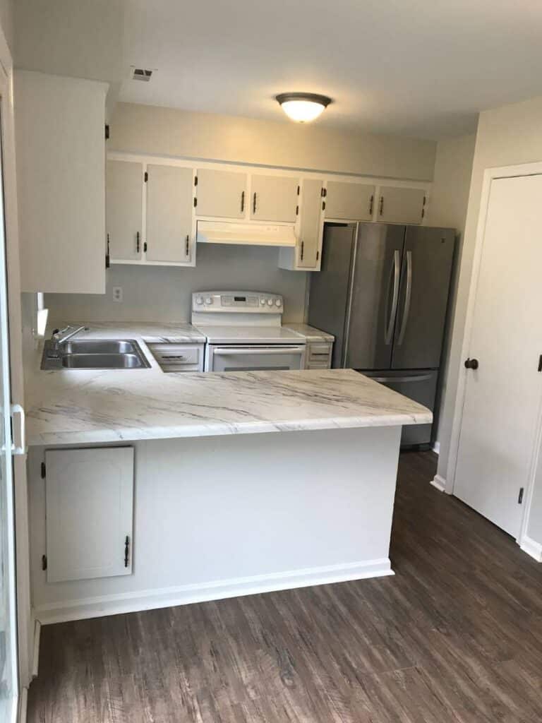 house showing the kitchen area