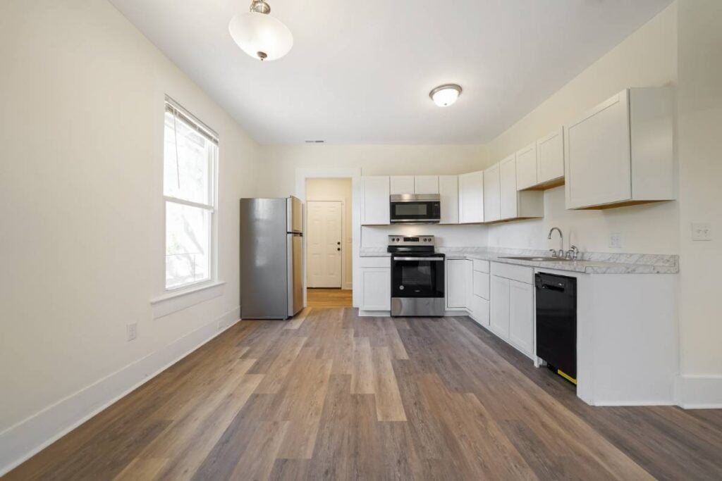 house showing the kitchen area