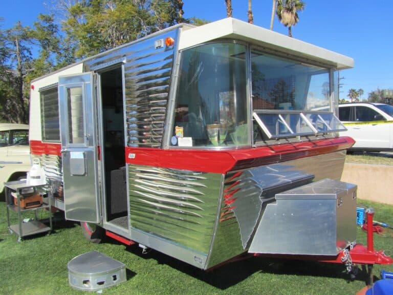 1960 Holiday House trailer