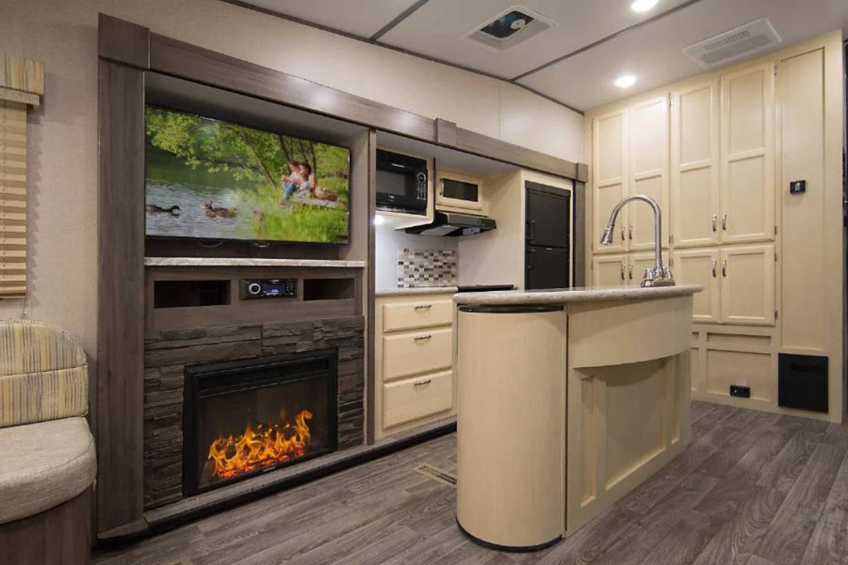 micro minnie plus small fifth wheel camper interior